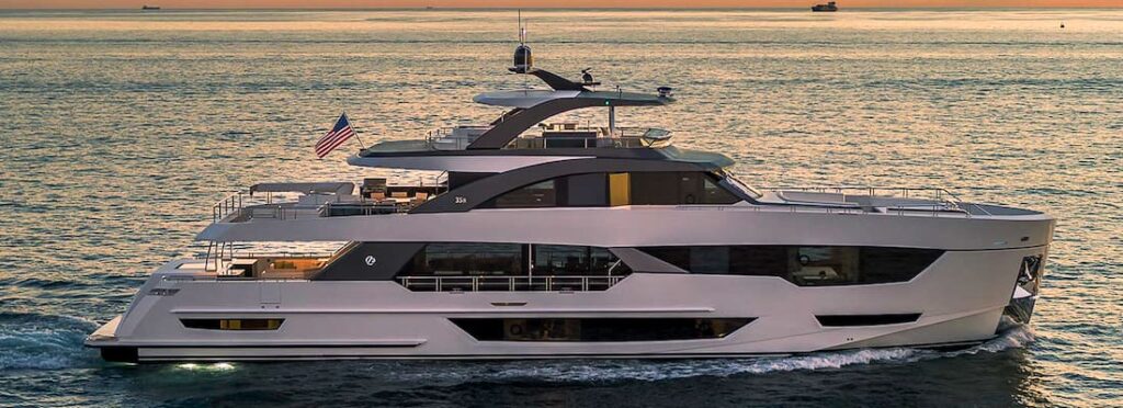Ocean Alexander 35R lateral view
