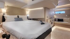 Jenneau Yacht 60 cabina