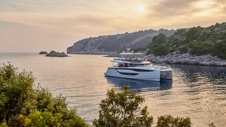 PRESTIGE Yachts copertina