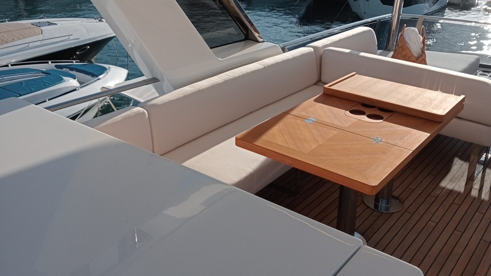 GREENLINE 58 flybridge