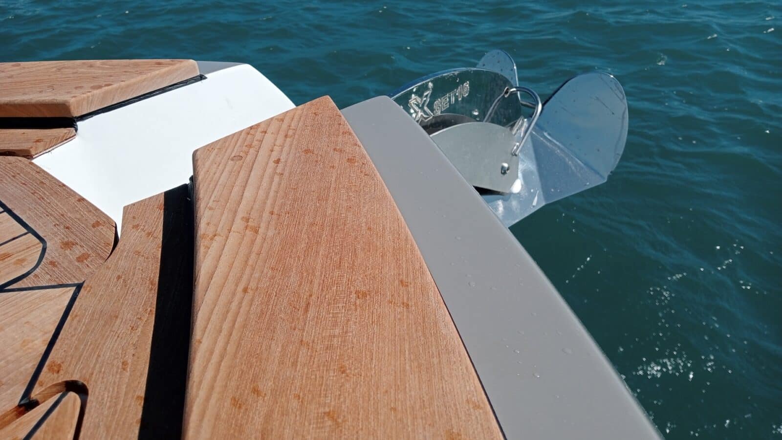 ITALYURE 35 WALKAROUND DETTAGLIO ANCORA DI PRUA