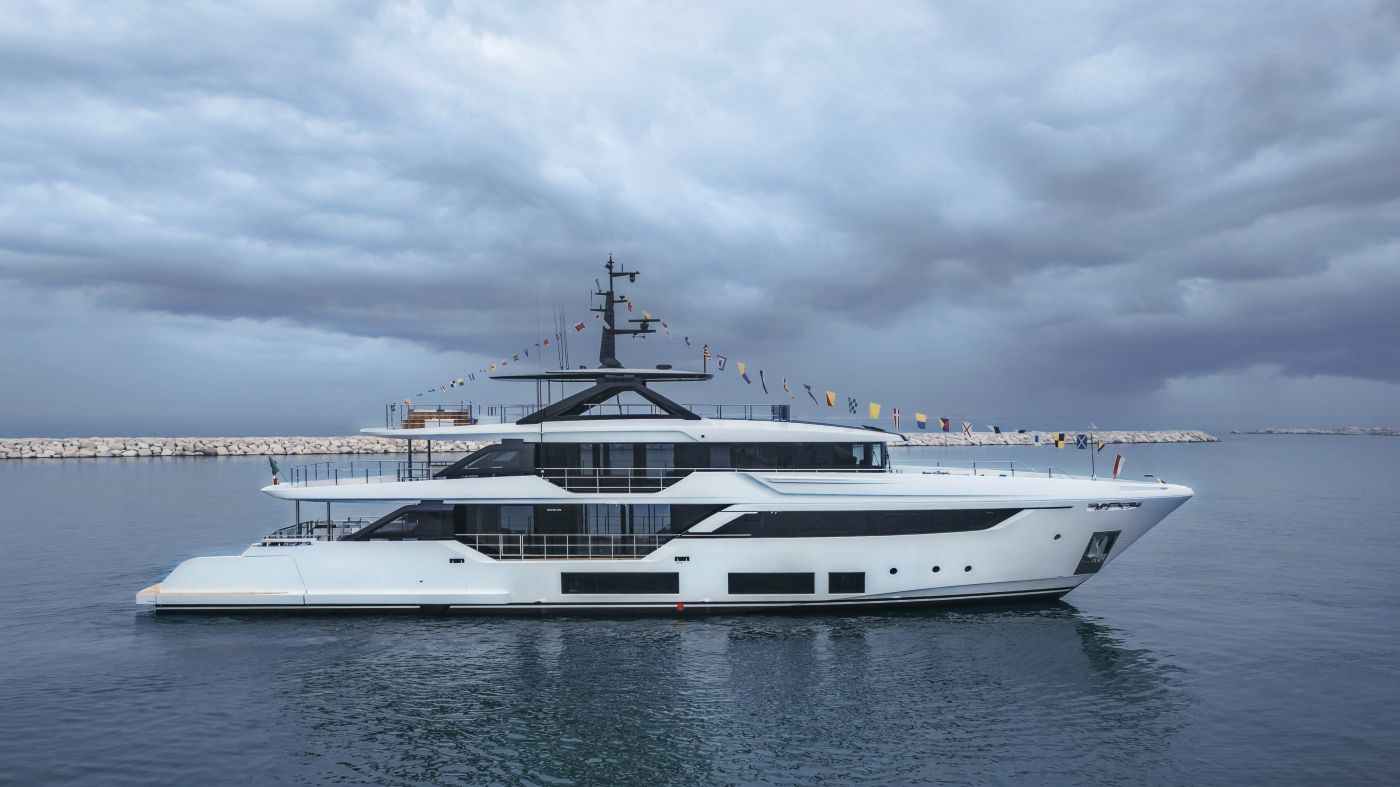 Custom Line Navetta 38