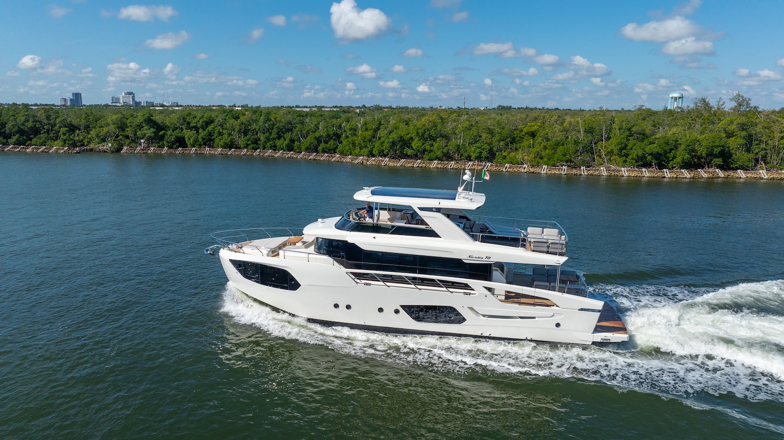Navetta 70 Absolute Yachts Cover