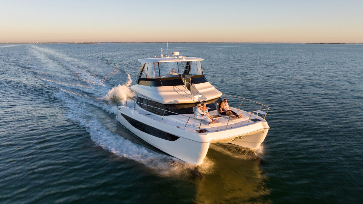 Aquila power catamaran