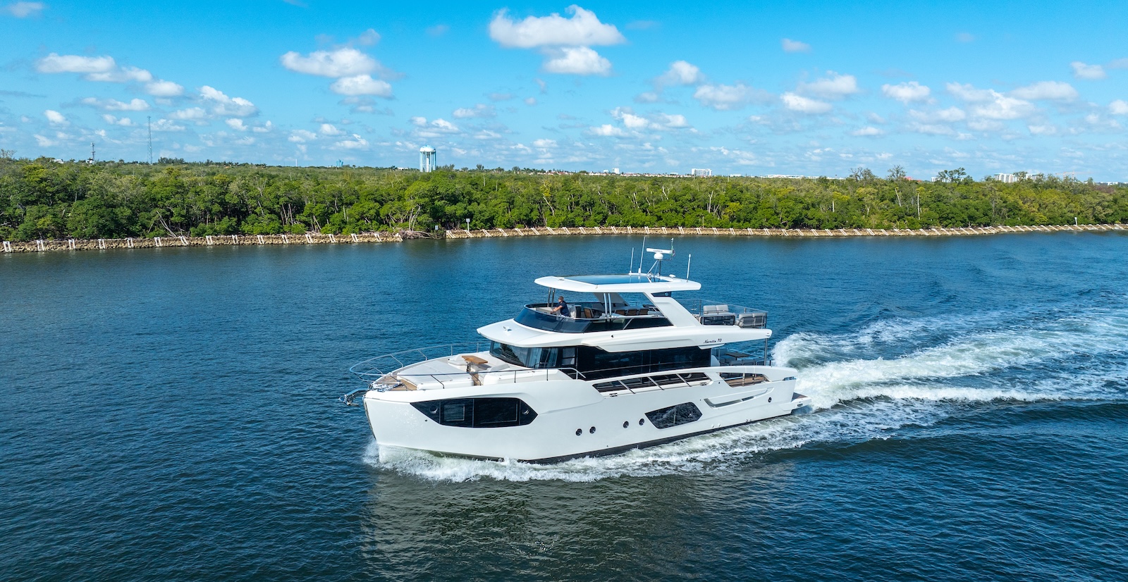 Navetta 70 Absolute Yachts running
