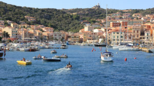 La Maddalena, sospeso il divieto di sosta notturna in rada