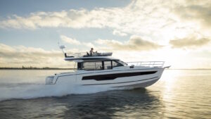 Jeanneau presenta tre nuovi modelli: il Cap Camarat 9.0 CC Series2 e il Merry Fisher 1095 Series2 in versione Flybridge o Coupé