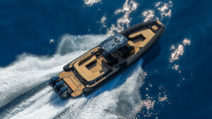 R-Evolution X36, intrigante e aggressivo: la video prova in mare