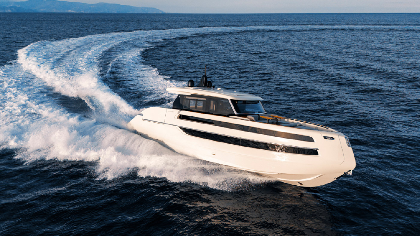 invictus yacht