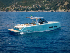 Pardo Yachts presenta il nuovo Pardo 43: l’evoluzione di un’icona