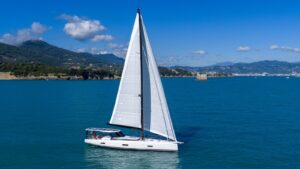 ICE 64 Explorer, la video prova: eleganza e prestazioni per il giro del mondo