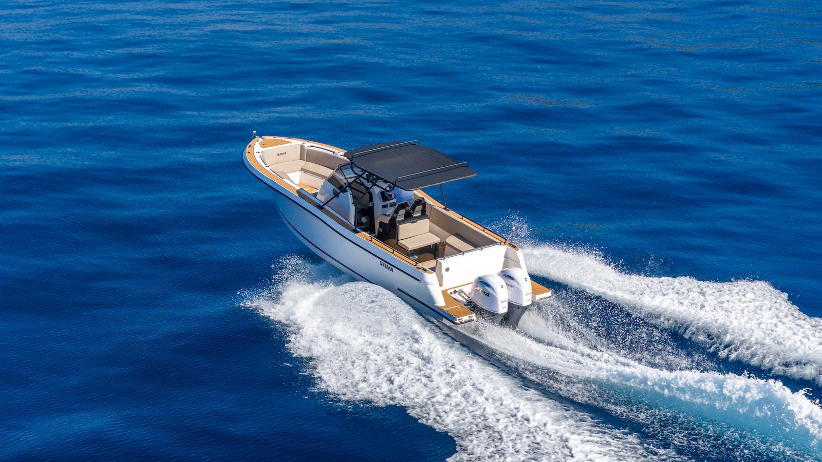 Selva 920 Center Console