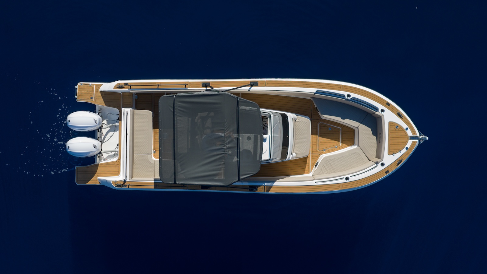 Selva 920 Center Console