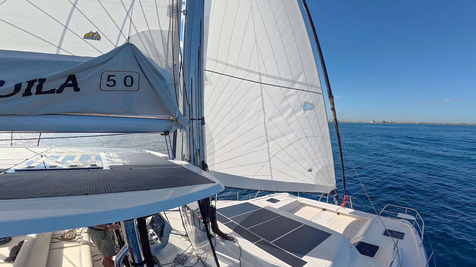 Aquila 50 Sail in navigazione a vela Aquila 50 Sail in navigazione a vela