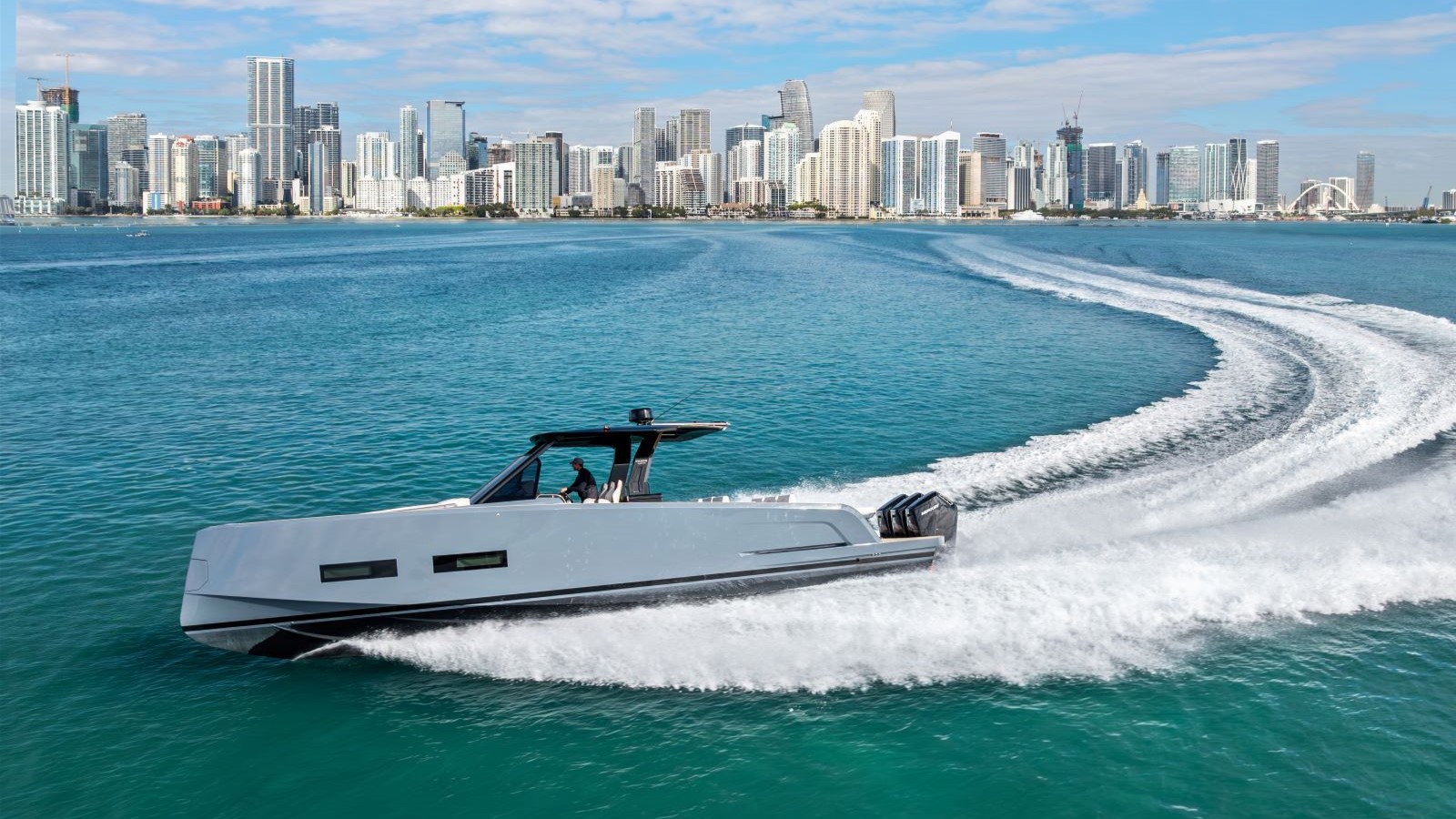 Il nuovo Pardo 43R fuoribordo debutta al Miami International Boat Show 2026