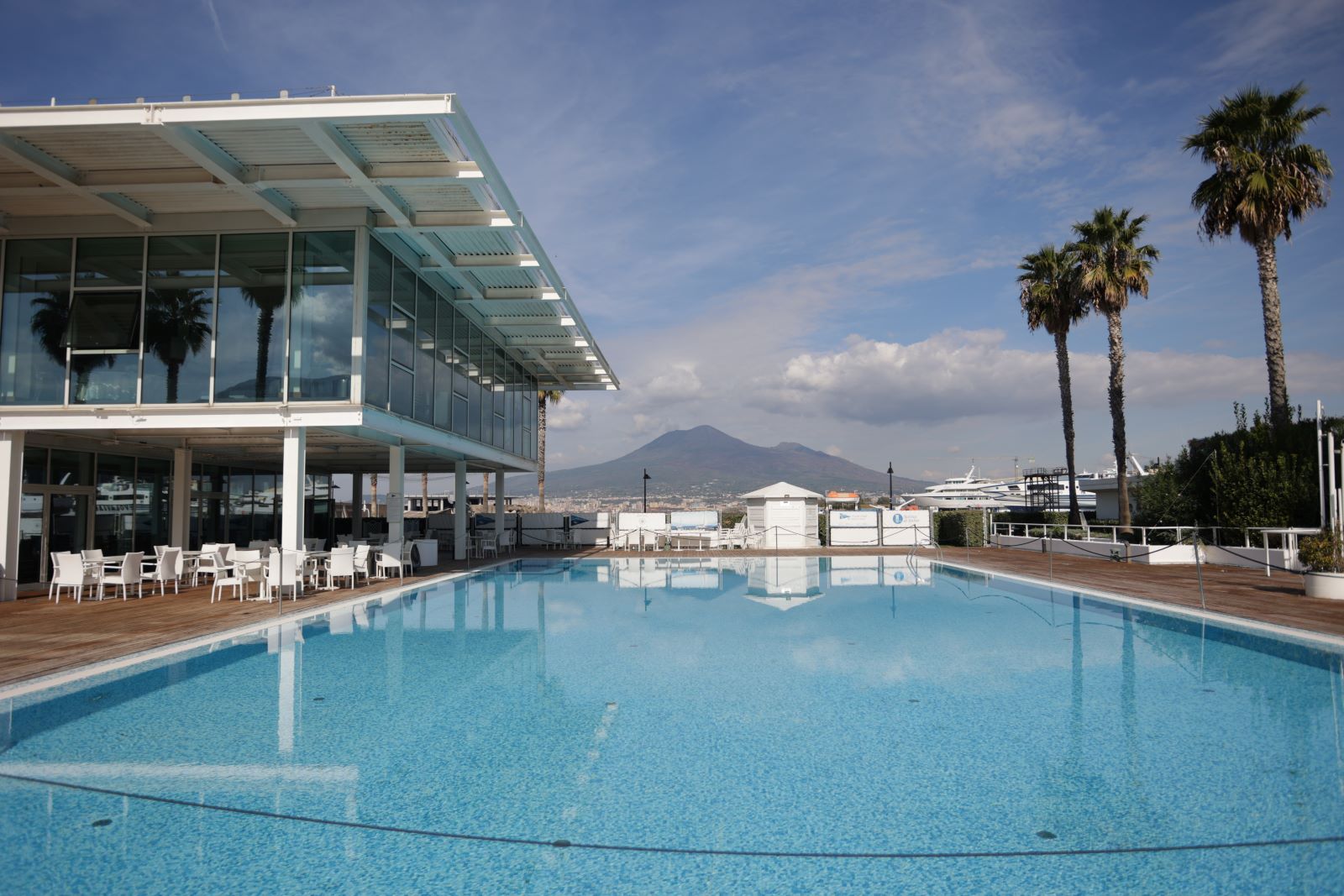 yacht club yacht club