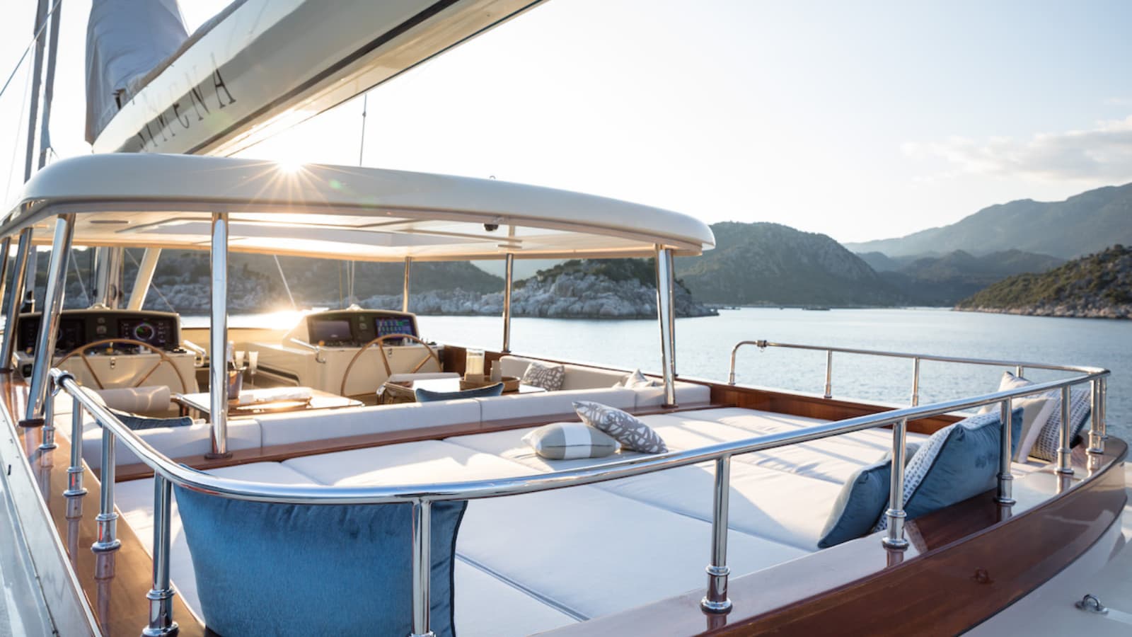 Flybridge superyacht a vela