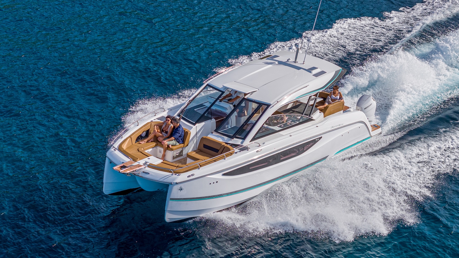 Jeanneau TH38 in velocità Jeanneau TH38 in velocità