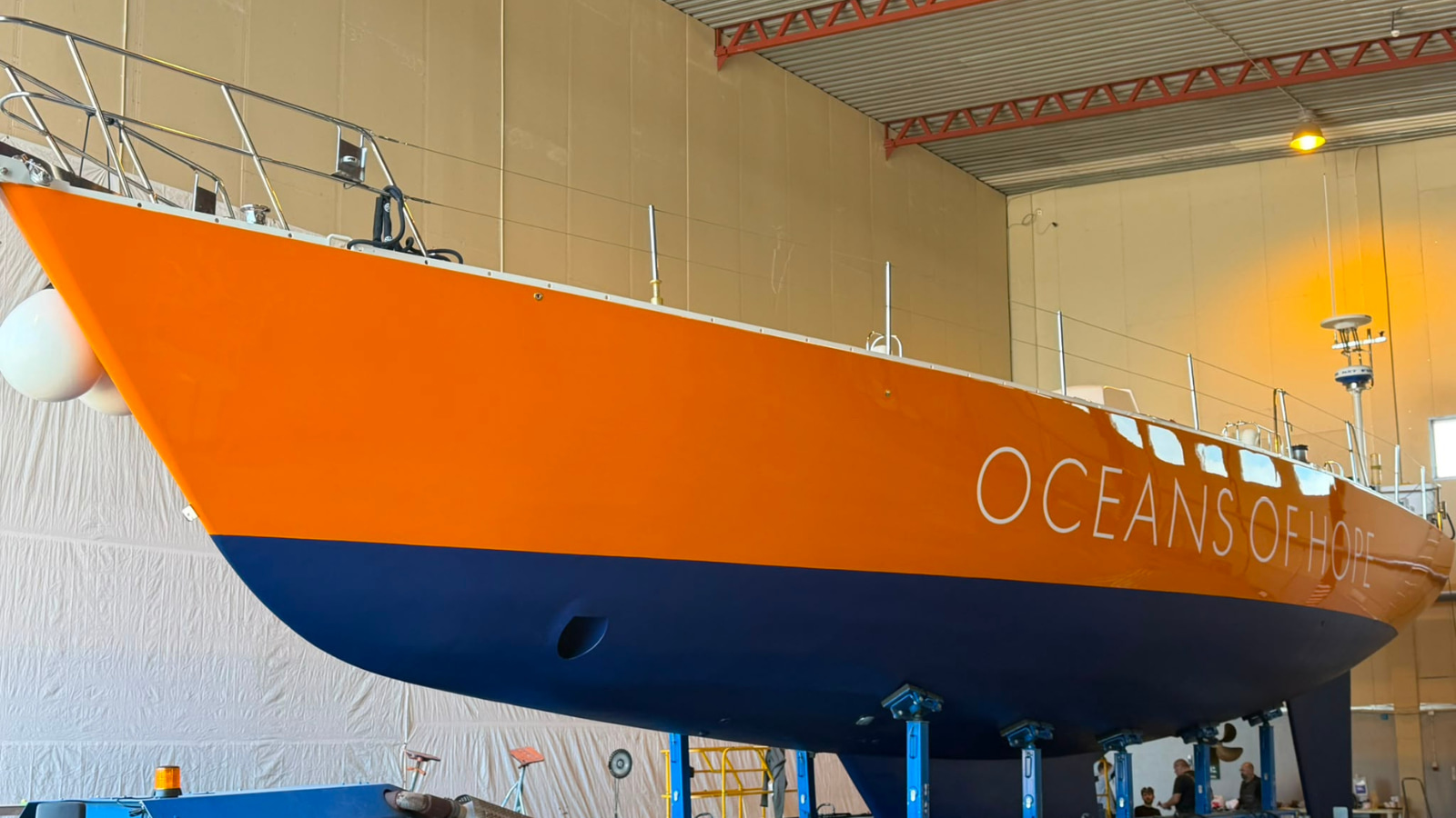 Scafo verniciato con Sky Clear Stoppani