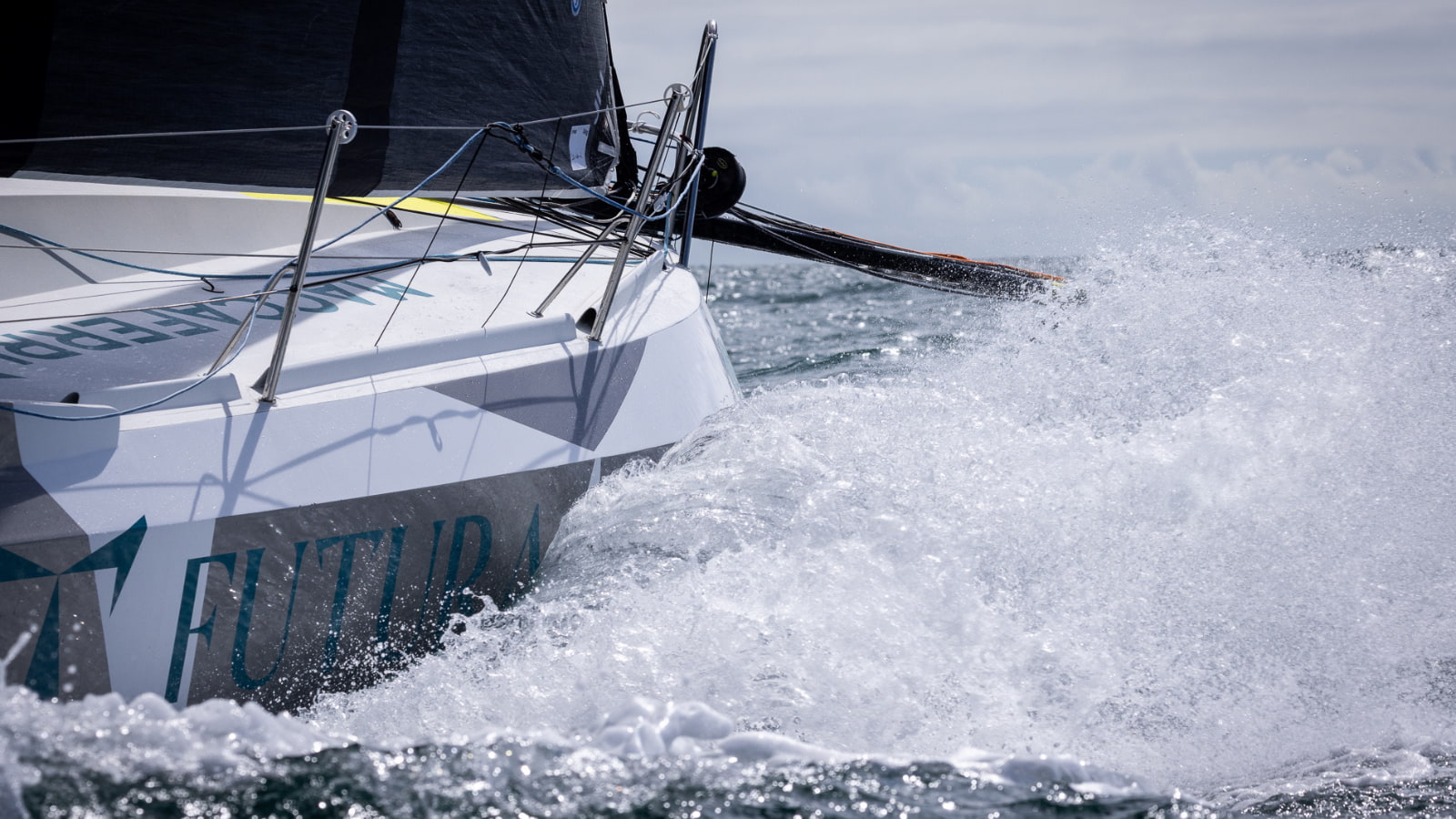 Isofan Marine SKY Clear: la finitura trasparente