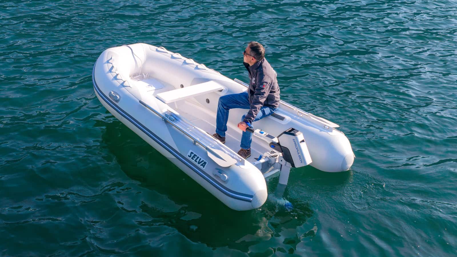 fuoribordo elettrico Spirit 2 al Salone di Genova con Selva Marine