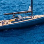 ICE 80 Blue Water Sport, la video prova del 24 metri in carbonio che naviga più veloce del vento