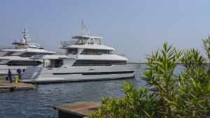 Nomad 101, varato il nuovo superyacht di Gulf Craft: design rinnovato e materiali sostenibili