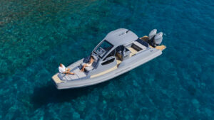 Doppia nomination per Ranieri Cayman 37.0 Hard Top ai più prestigiosi premi nautici europei