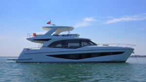 Majesty 65, la video prova in mare a Dubai: il flybridge che porta il comfort da superyacht in meno di 20 metri