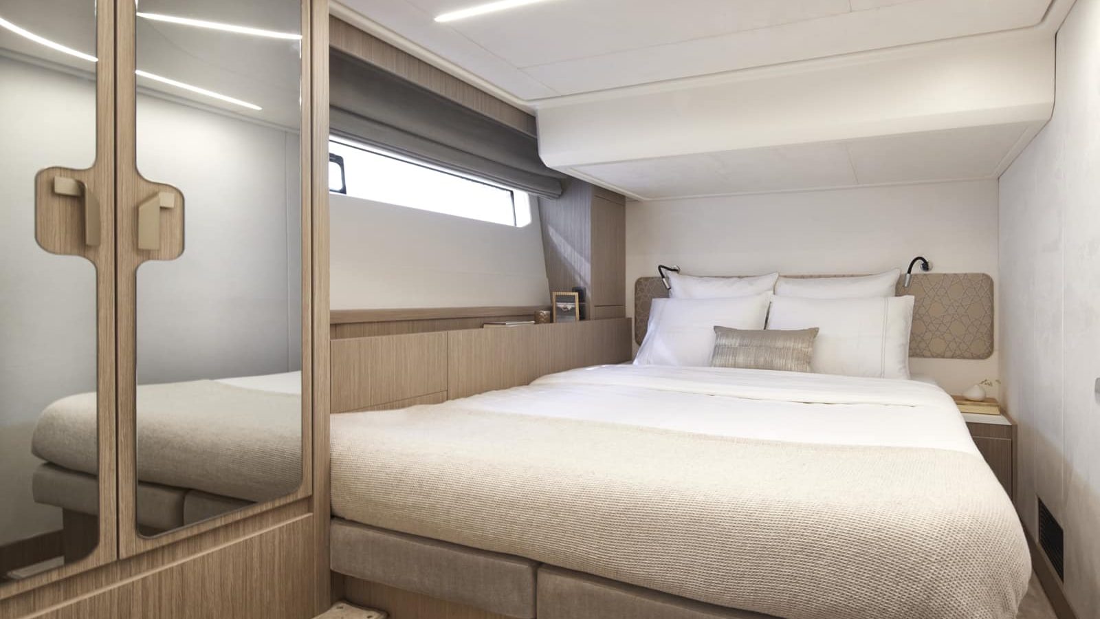 PRESTIGE F4.9 master cabin